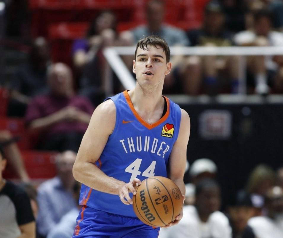 九游游戏中心关于转折点俄克拉荷马雷霆外线爆发，欧篮联今夜攻防权衡，信心回归，控场能力受关注的信息