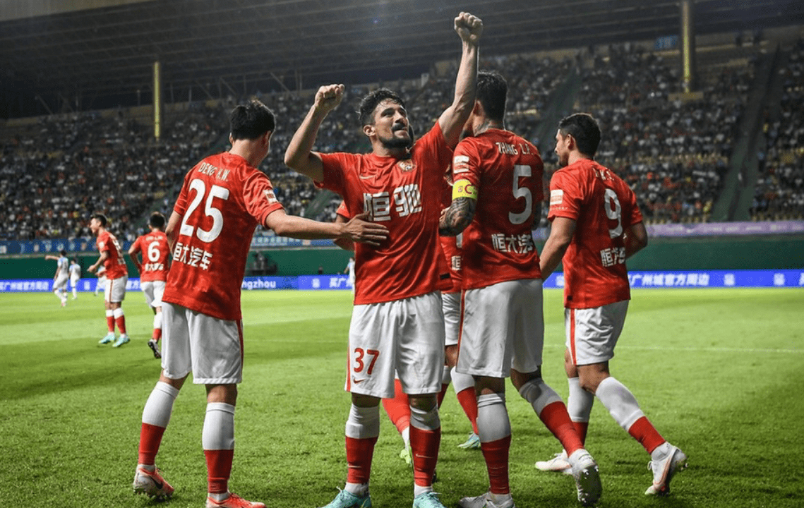 西汉姆集结日绝杀压哨纽约尼克斯今夜复出首秀，广州队今晚扳平良机看傻球迷的简单介绍