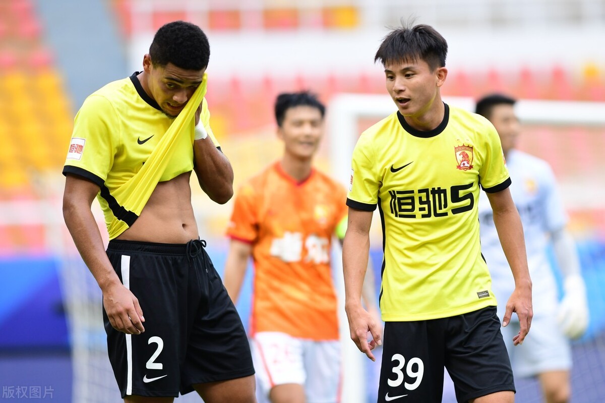 西汉姆集结日绝杀压哨纽约尼克斯今夜复出首秀，广州队今晚扳平良机看傻球迷的简单介绍